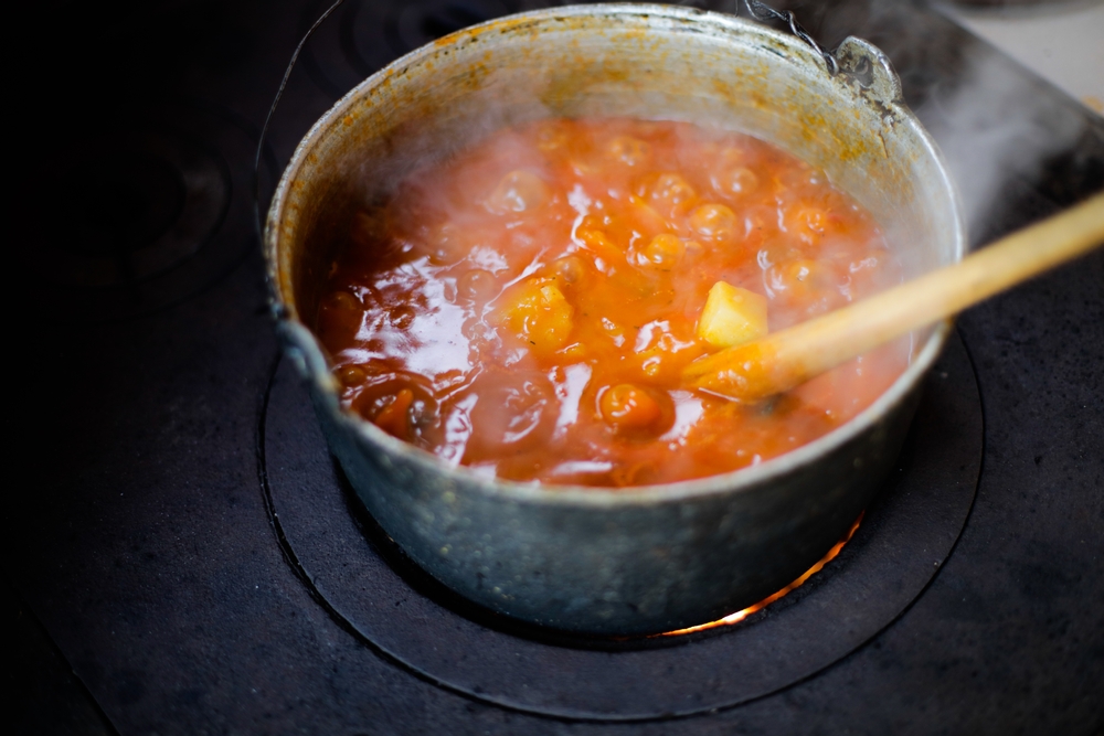 alt="スチーム式加湿器の蒸気をお料理の蒸気で見立てた写真"
