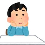 <strong>自分が検討中の掃除機のフィルターは水洗いできるのかなぁ？と、首を傾げながら考えている消費者</strong>